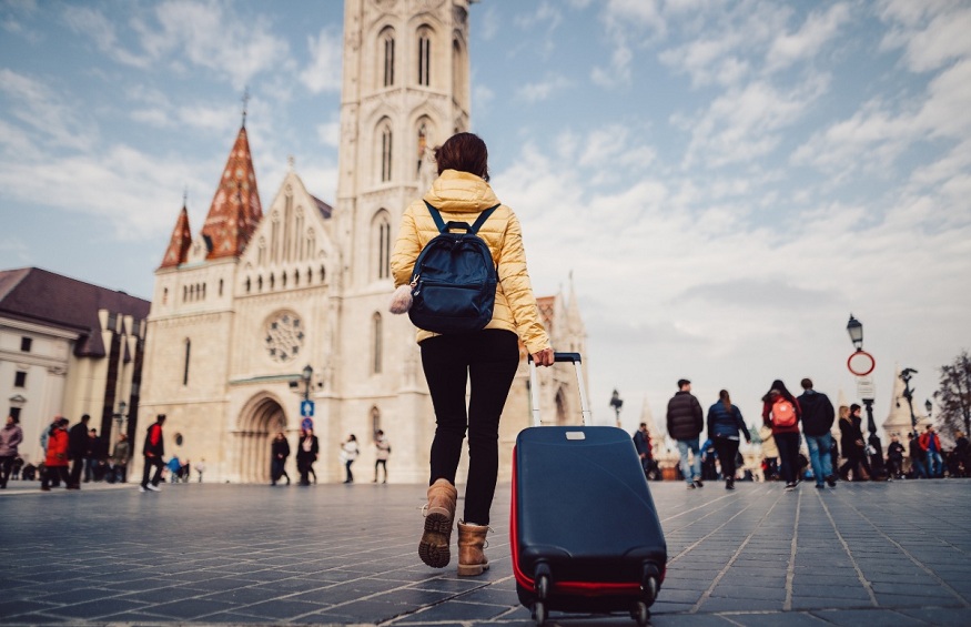 What are the advantages of going to study abroad?
